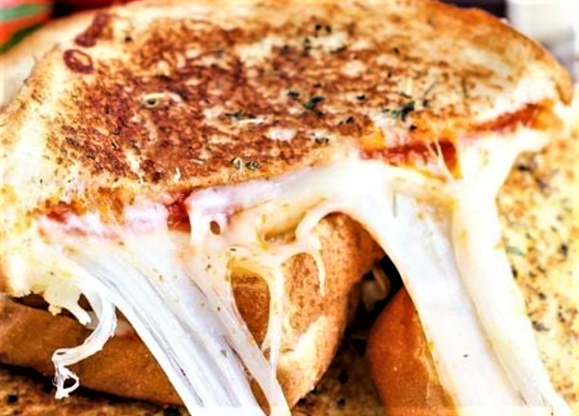 Pizza al formaggio grigliato